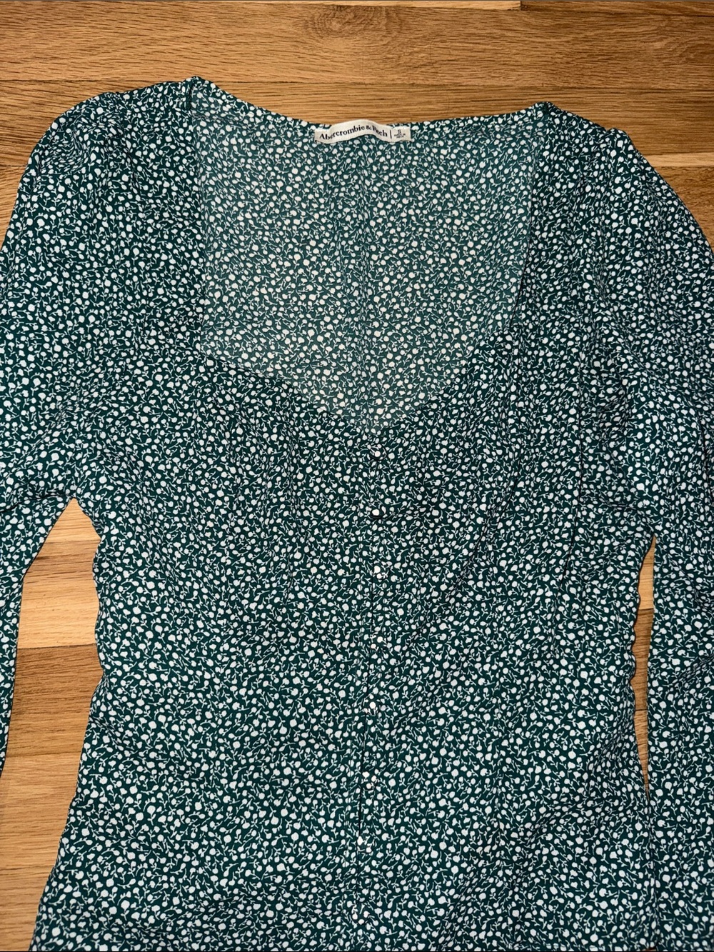 Abercrombie & Fitch Floral Print Green Long-Sleeve Scoop Neck Top